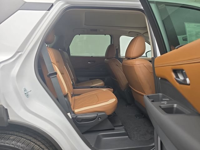 New 2026 Nissan Pathfinder Platinum FWD image 16