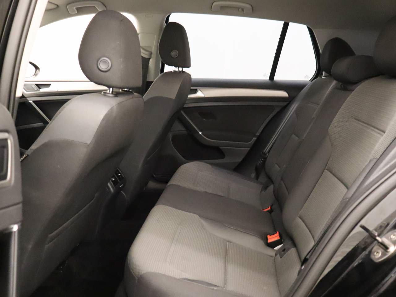 Used 2017 Volkswagen Golf S FWD image 16
