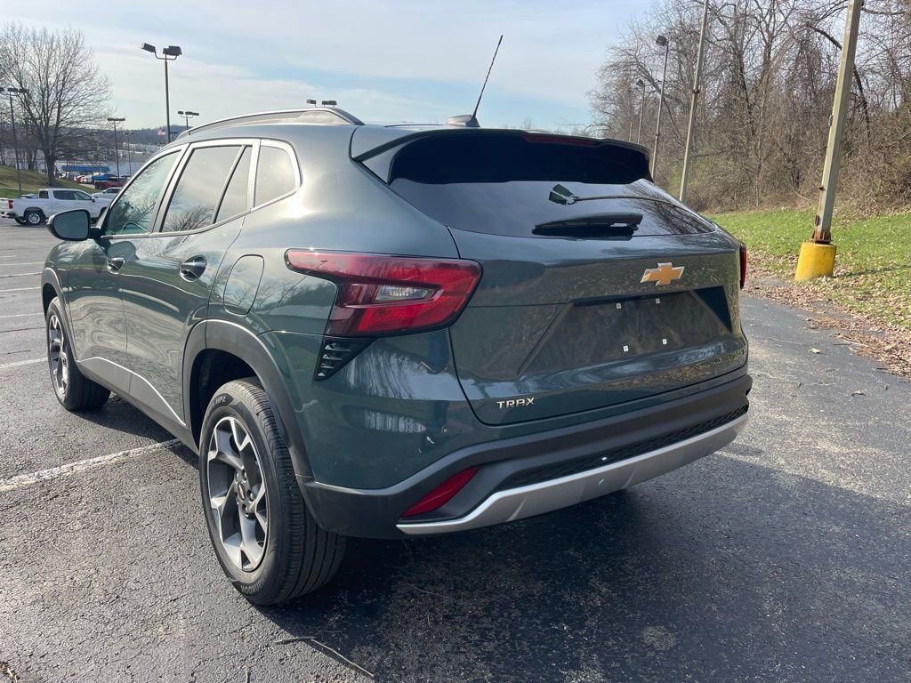 Certified 2025 Chevrolet Trax LT w/ LT Convenience Package image 5
