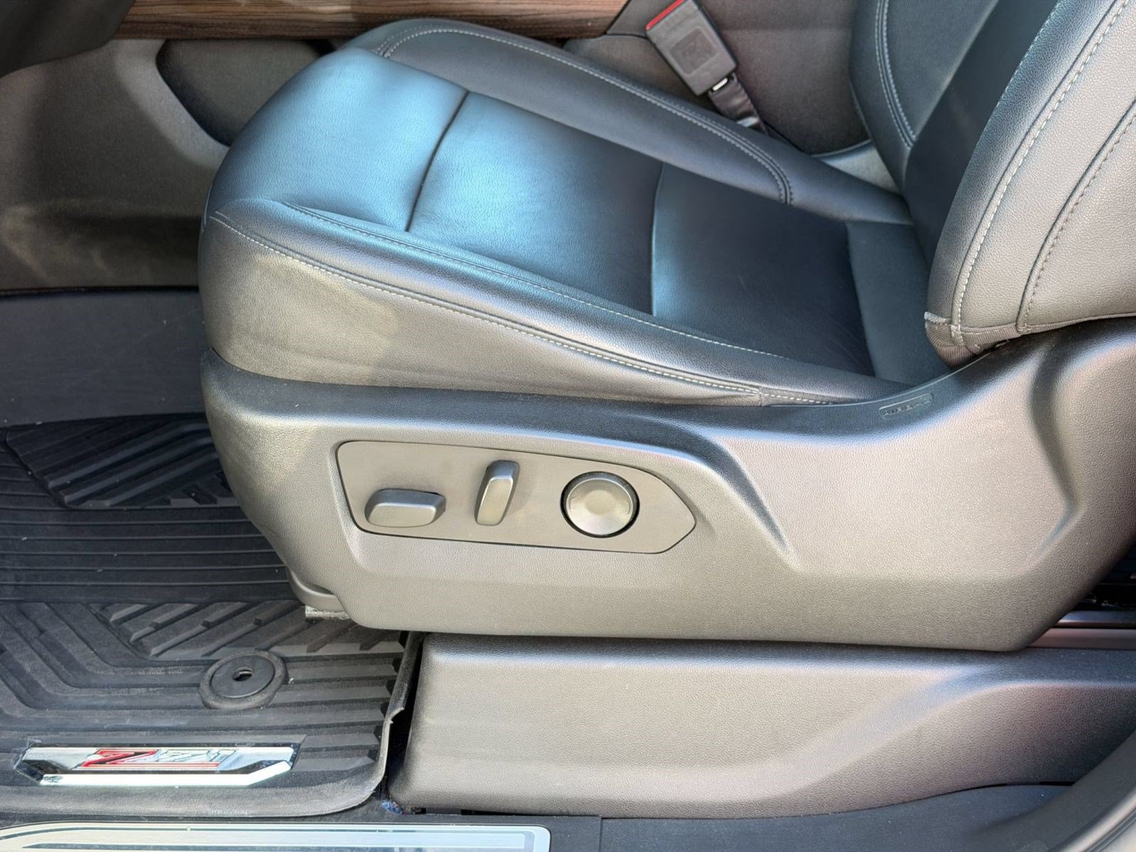 Used 2023 Chevrolet Silverado 1500 RST AWD/4WD image 15