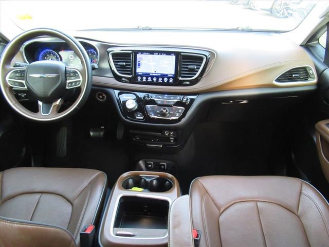 Used 2017 Chrysler Pacifica Limited FWD image 13