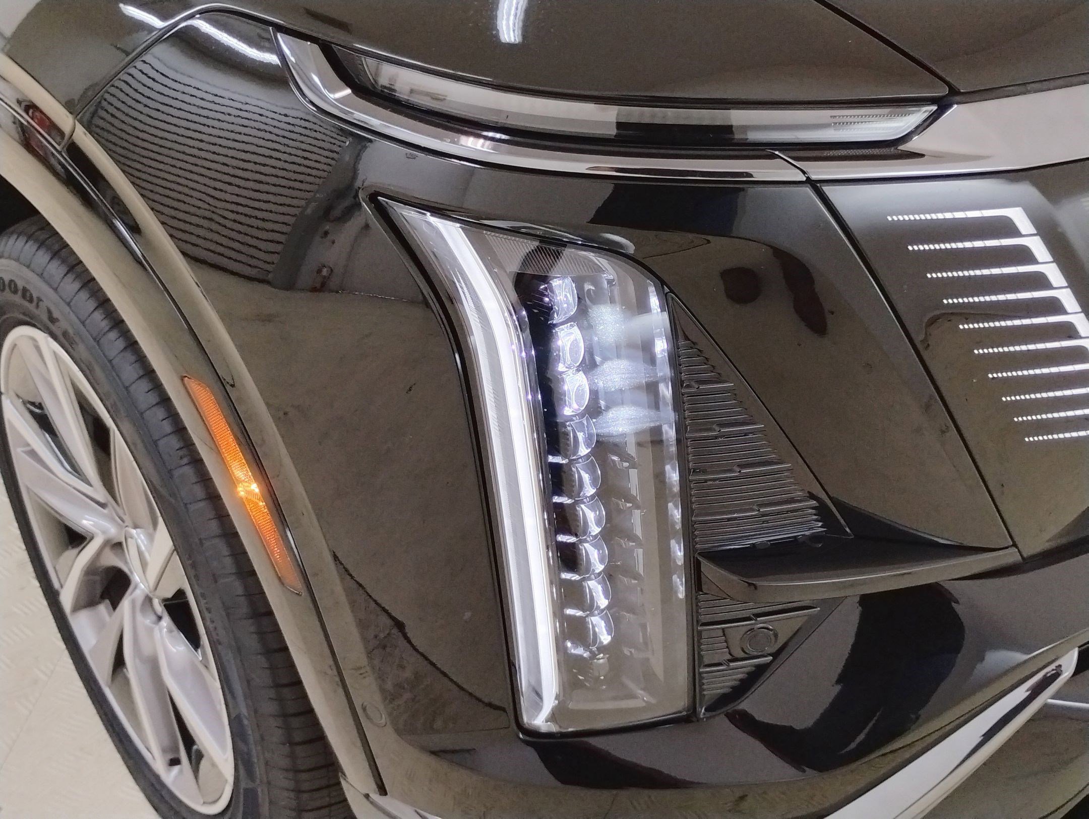 New 2026 Cadillac Vistiq Sport w/ LPO, Floor Liner Package image 31