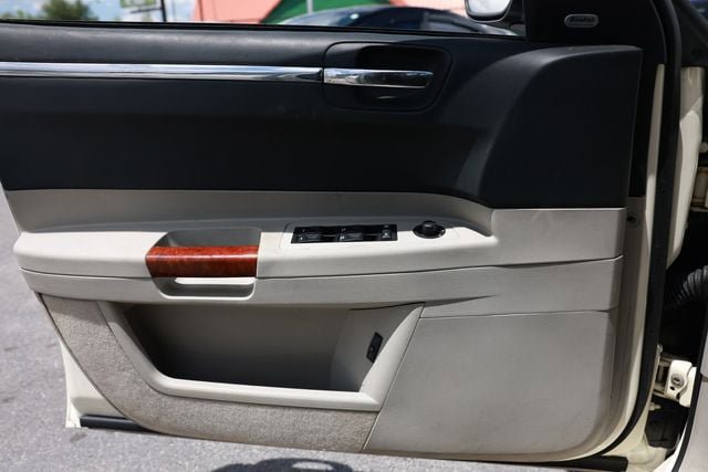 Used 2006 Chrysler 300 C w/ Protection Group II RWD image 43