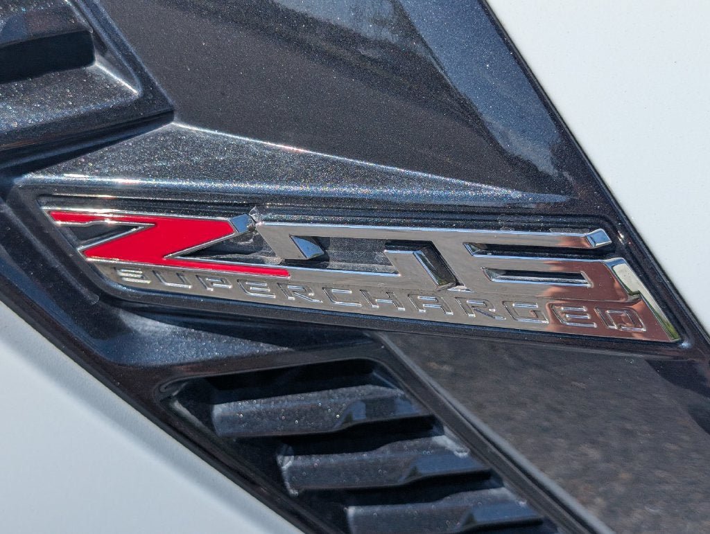 Used 2015 Chevrolet Corvette Z06 w/ 3LZ Preferred Equipment Group RWD image 12