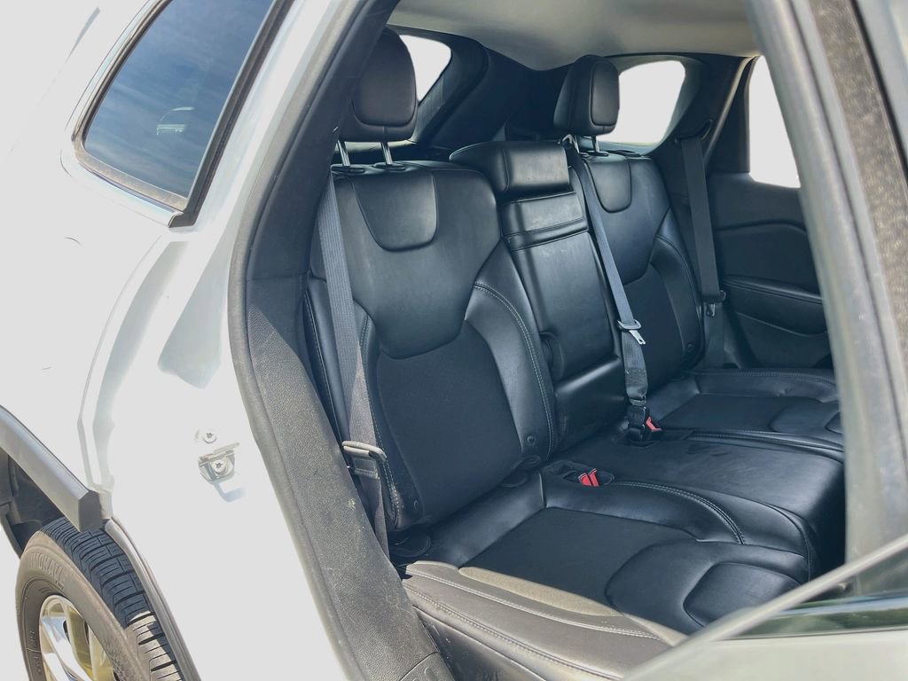 Used 2019 Jeep Cherokee Latitude Plus FWD image 25