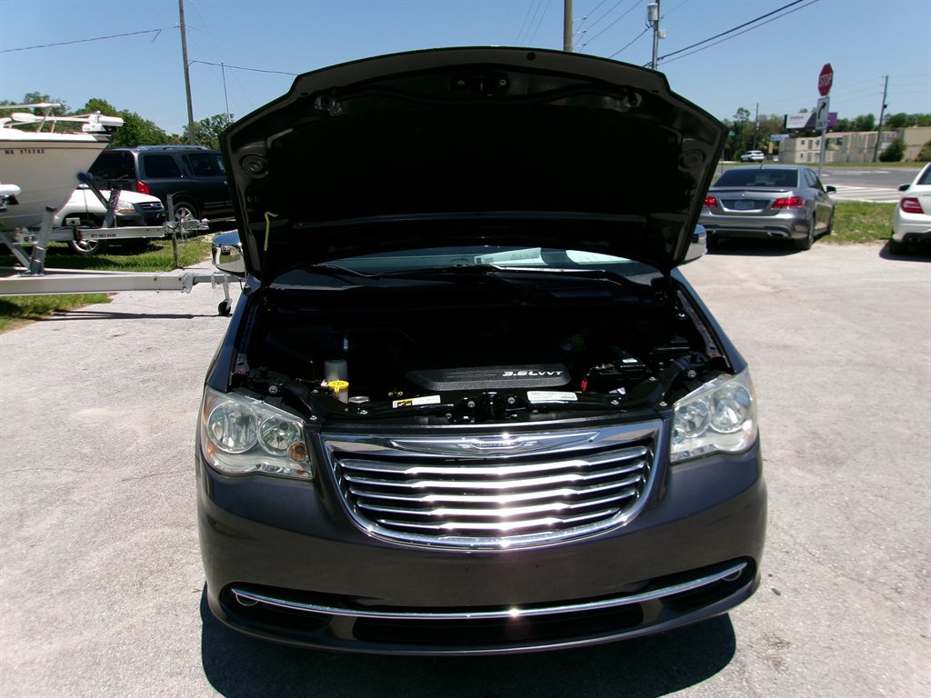 Used 2015 Chrysler Town & Country Limited FWD image 23