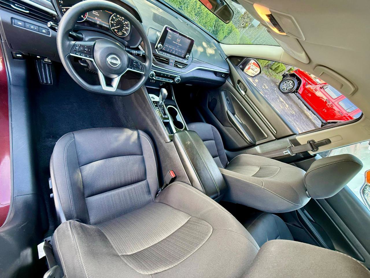 Used 2024 Nissan Altima 2.5 SV image 13