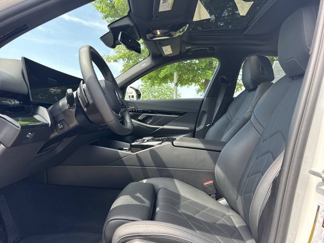 Used 2026 BMW 530i xDrive AWD/4WD image 10