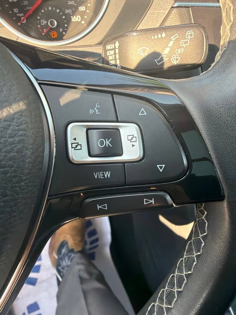 Used 2021 Volkswagen Tiguan SE w/ Panoramic Sunroof Package FWD image 17