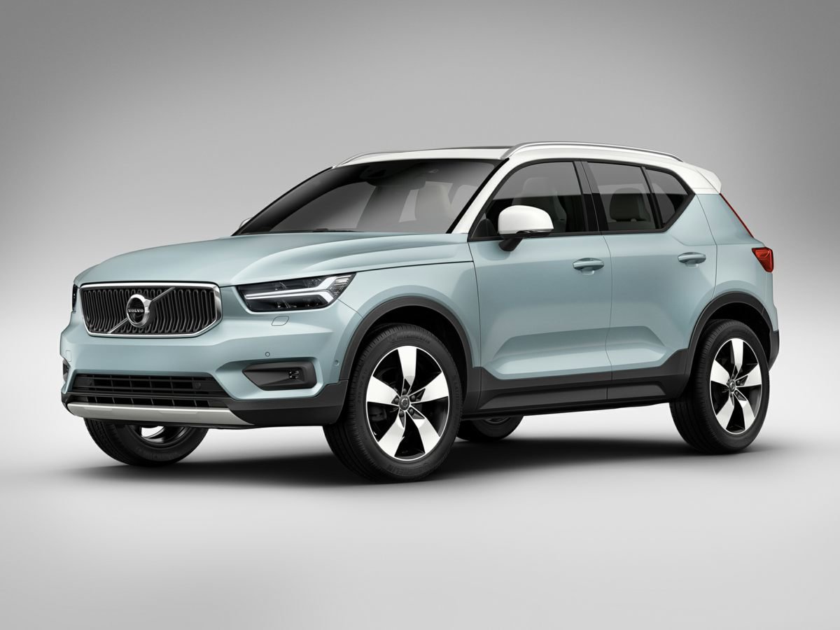 Used 2020 Volvo XC40 T5 Momentum w/ Premium Package image 1