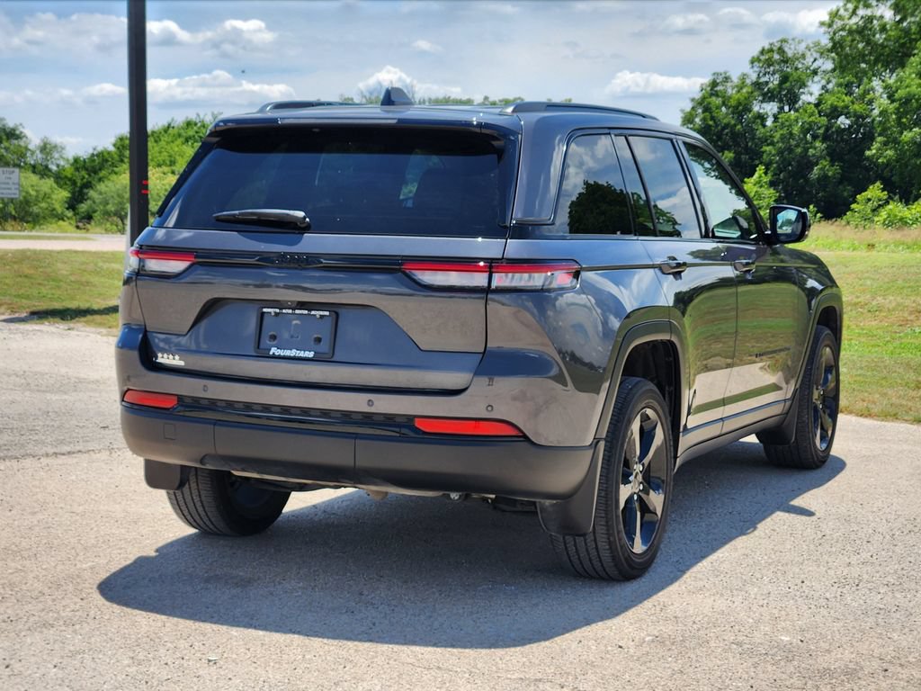Used 2023 Jeep Grand Cherokee Altitude RWD image 7
