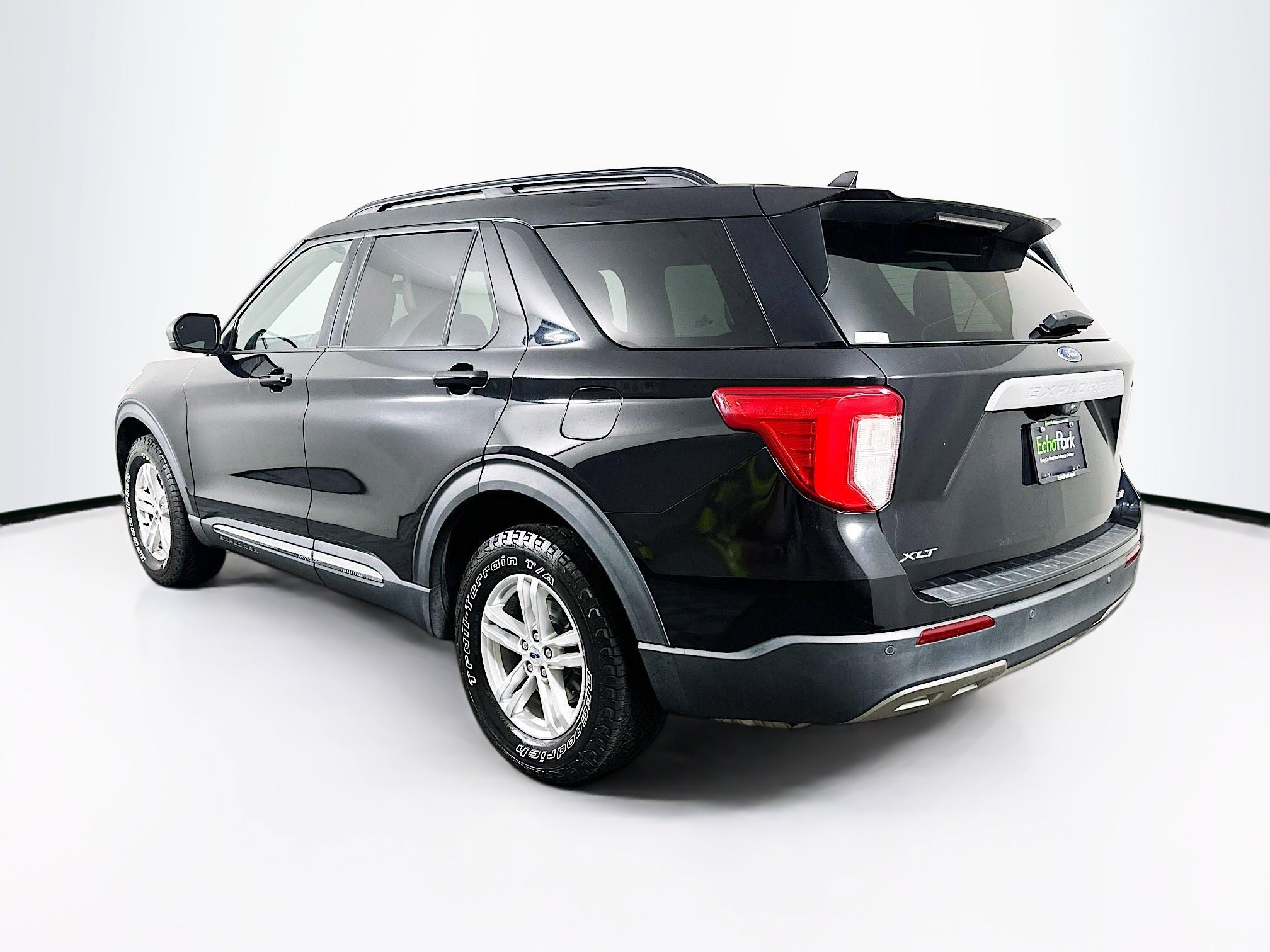 Used 2021 Ford Explorer XLT w/ Equipment Group 202A AWD/4WD image 5