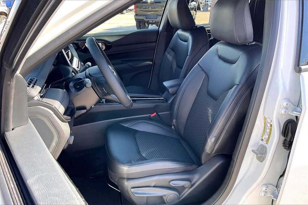 New 2026 Jeep Compass Latitude image 9