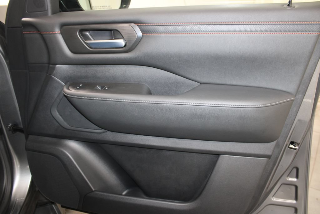 Used 2025 Nissan Armada PRO-4X AWD/4WD image 24