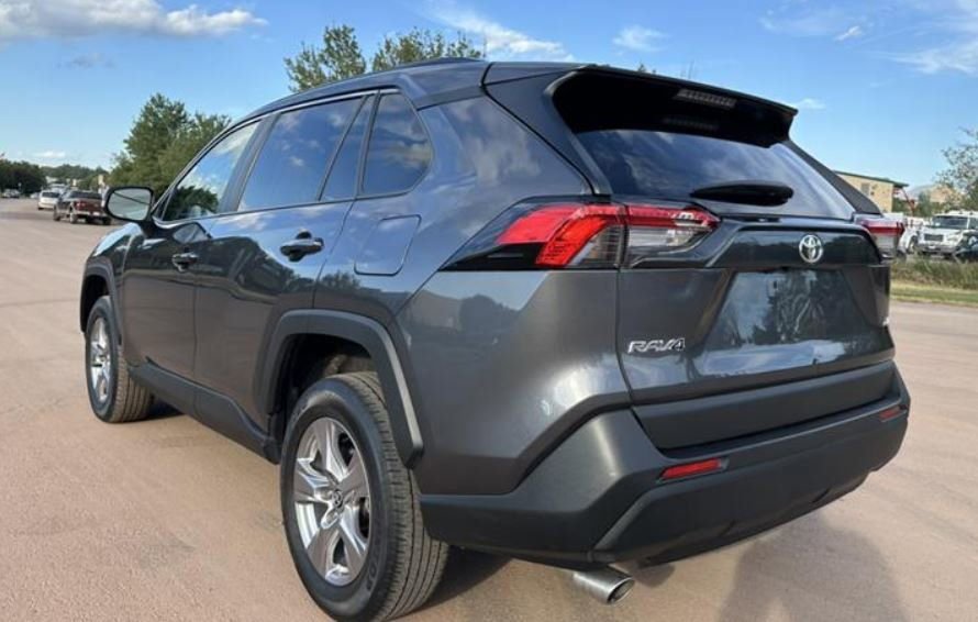 Used 2022 Toyota RAV4 XLE image 3