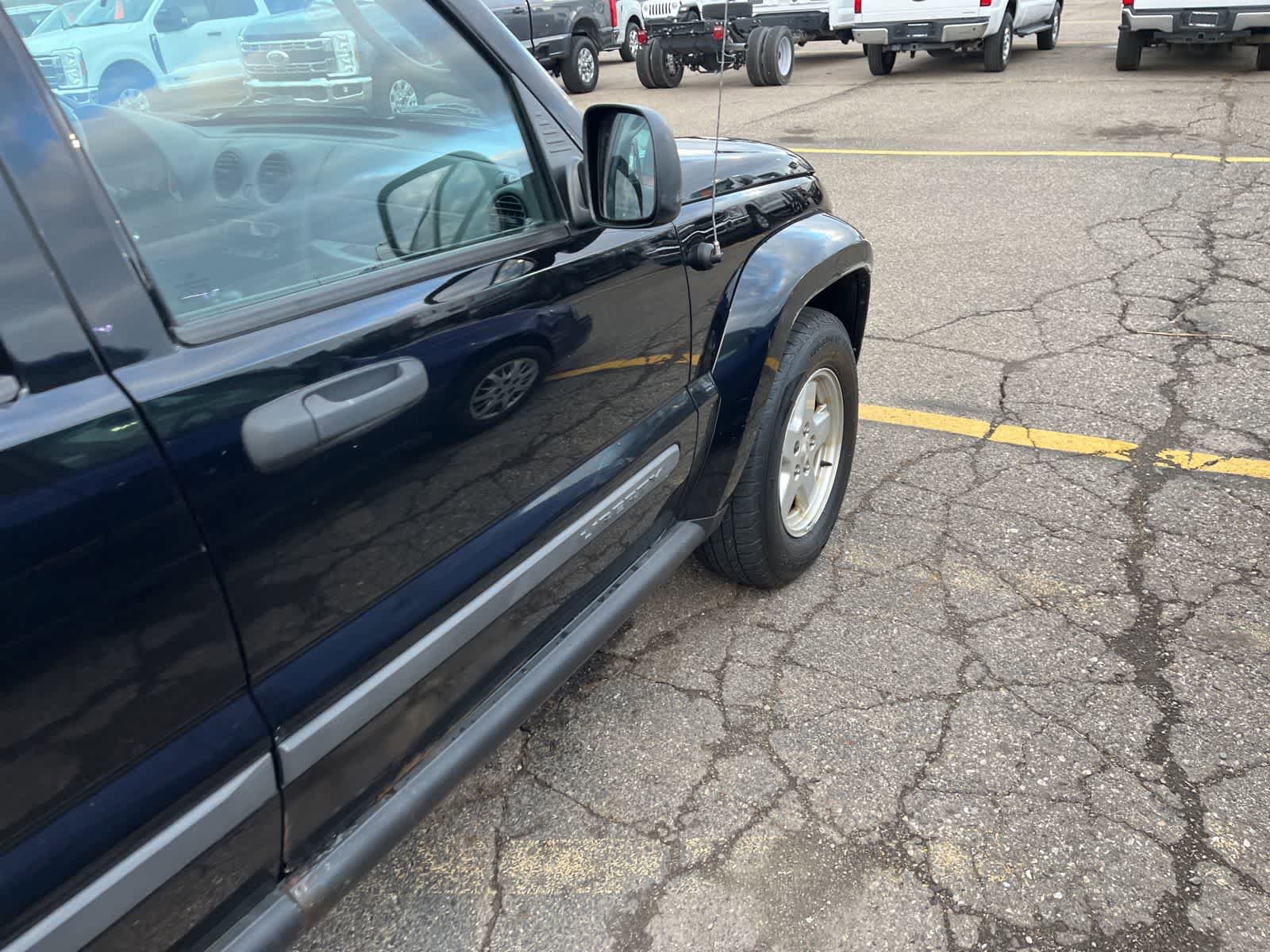 Used 2007 Jeep Liberty Sport image 16