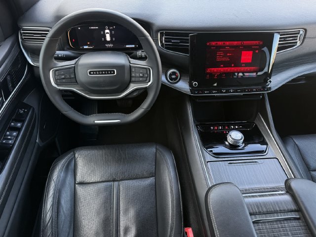 Used 2024 Jeep Wagoneer L Series II RWD image 12