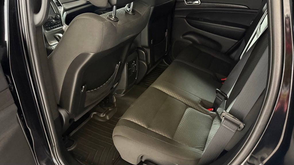 Used 2018 Jeep Grand Cherokee Laredo image 14