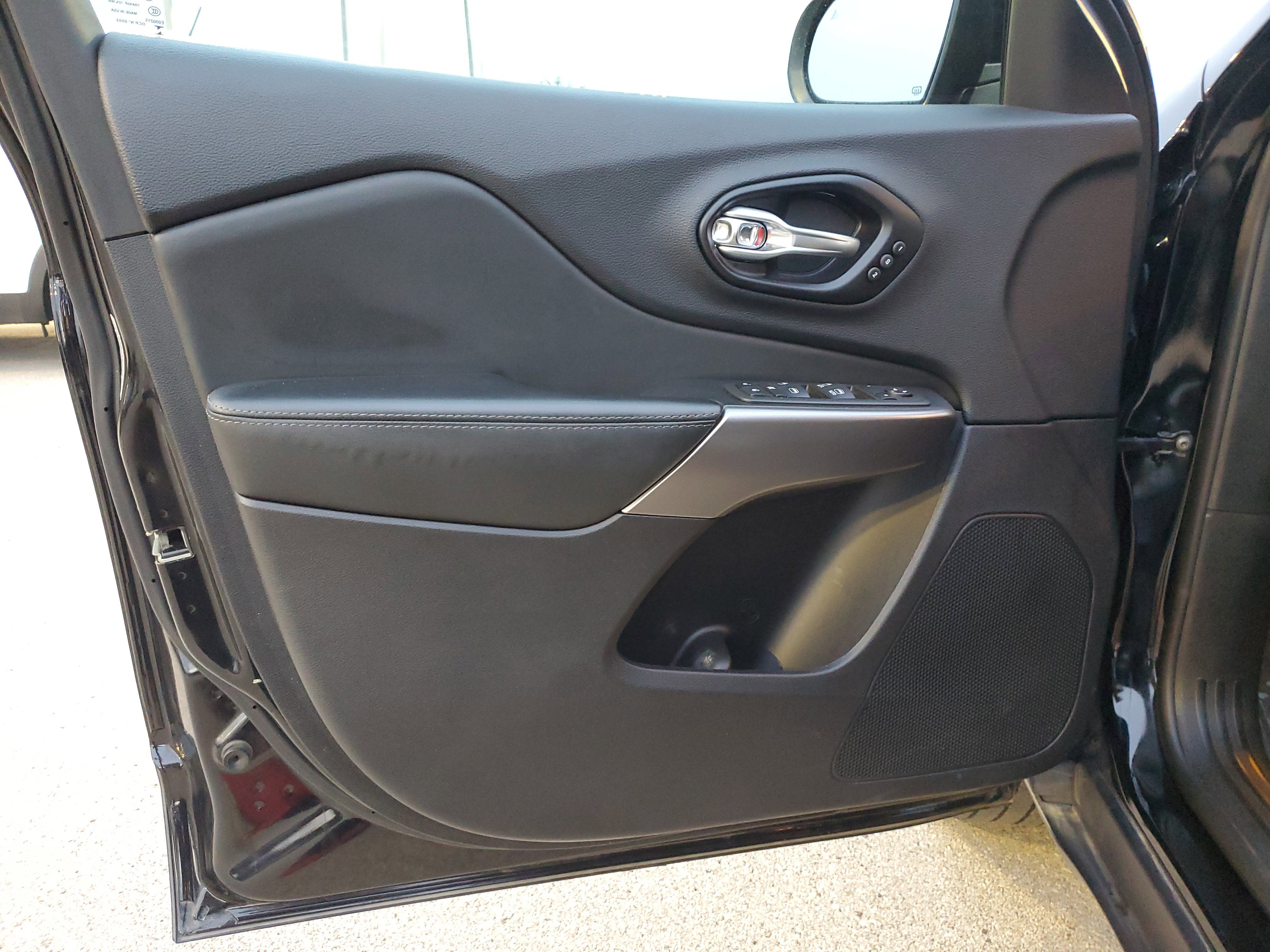 Used 2022 Jeep Cherokee Limited w/ Elite Package image 16