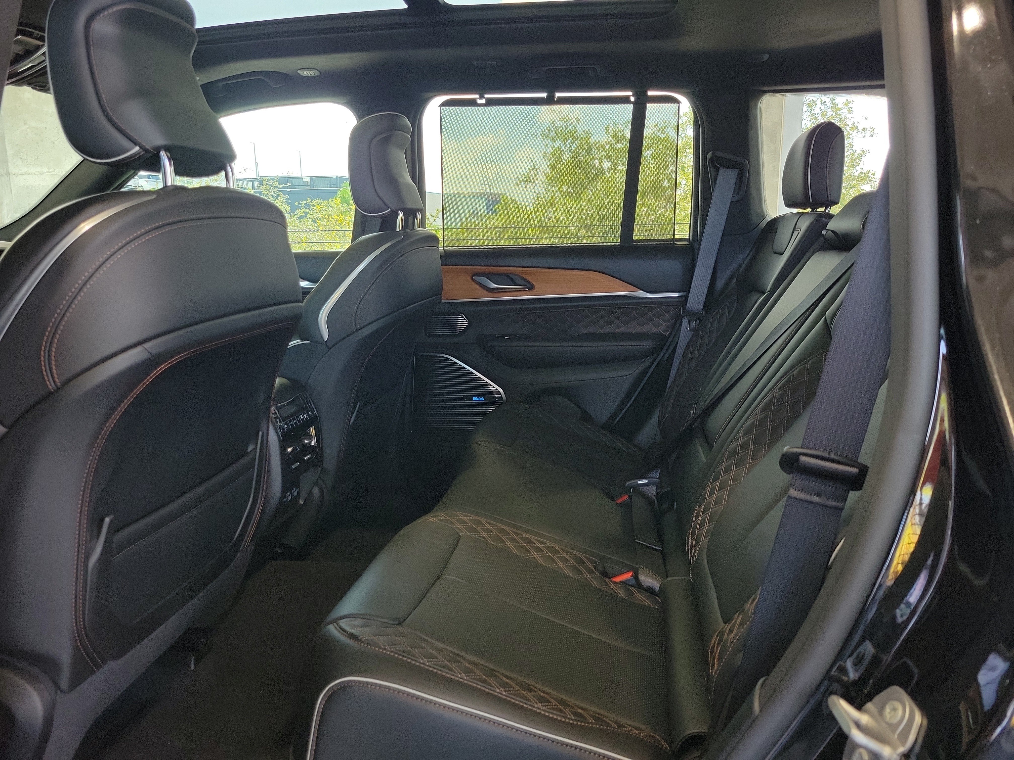 Certified 2022 Jeep Grand Cherokee Summit AWD/4WD image 9