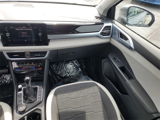 New 2025 Volkswagen Taos SE image 16