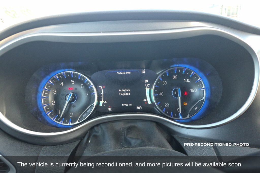 Used 2026 Chrysler Pacifica Select FWD image 16