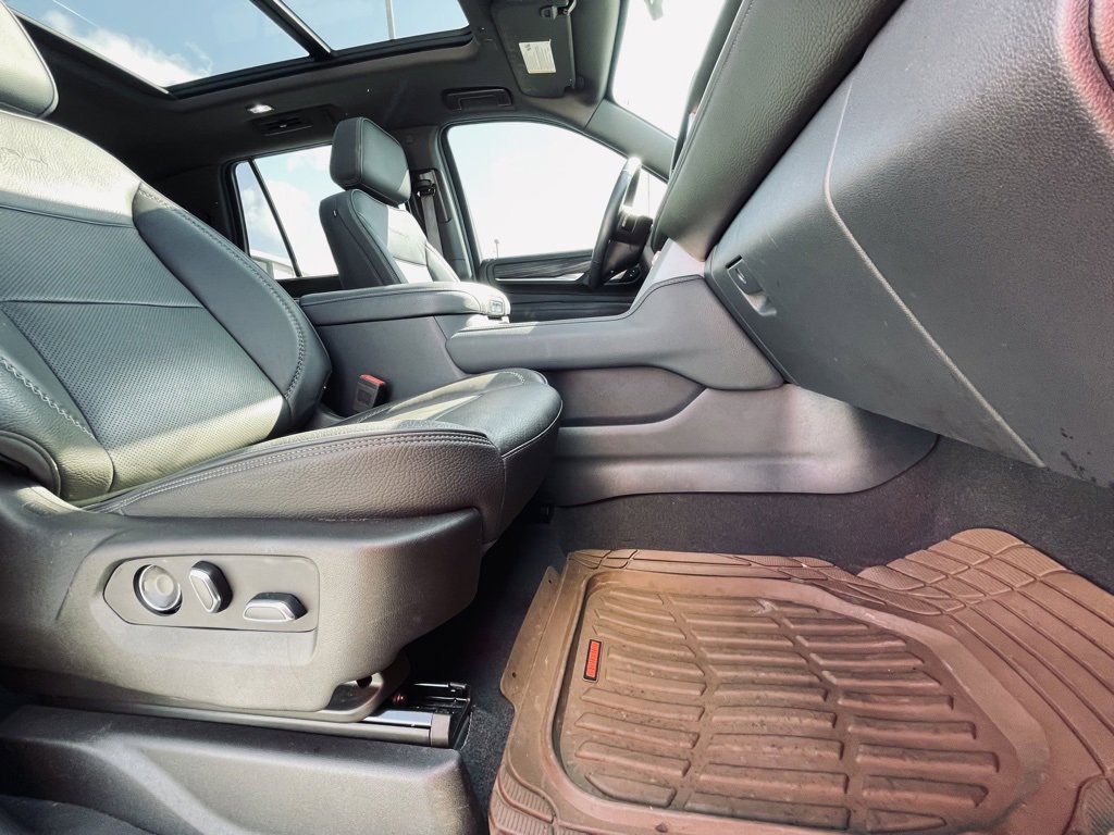 Used 2021 GMC Yukon Denali w/ Denali Premium Package image 32