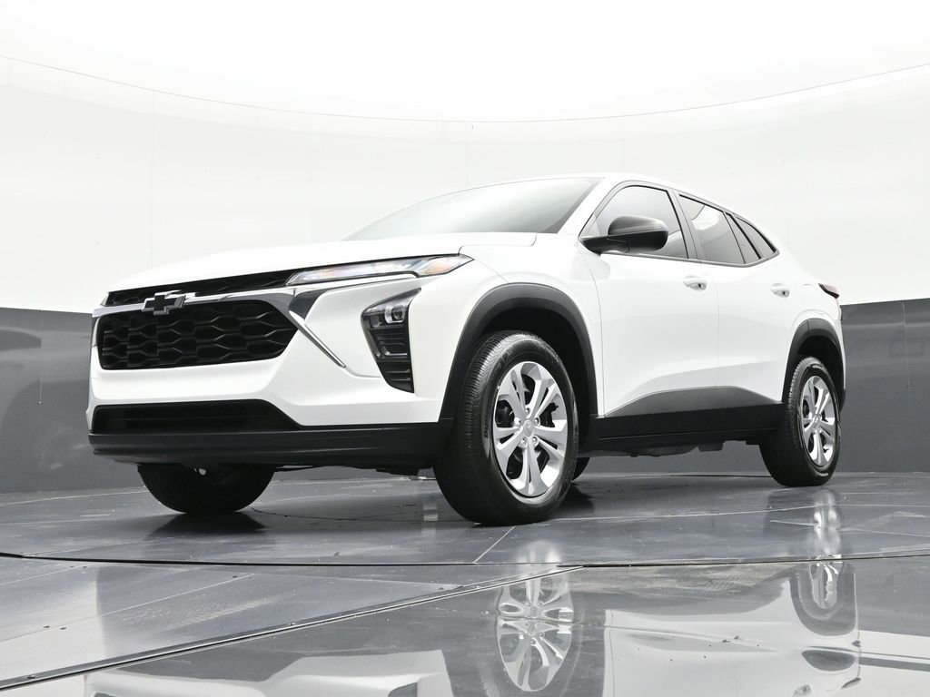 Used 2024 Chevrolet Trax LS FWD image 21