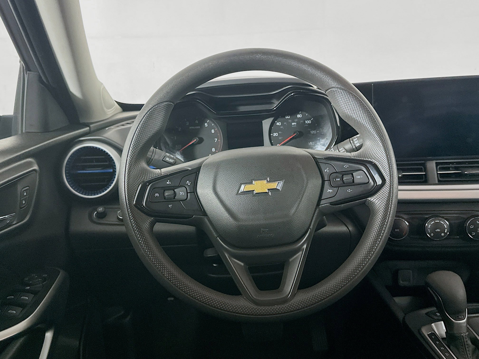 Used 2024 Chevrolet Trax LS w/ Driver Confidence Package FWD image 18