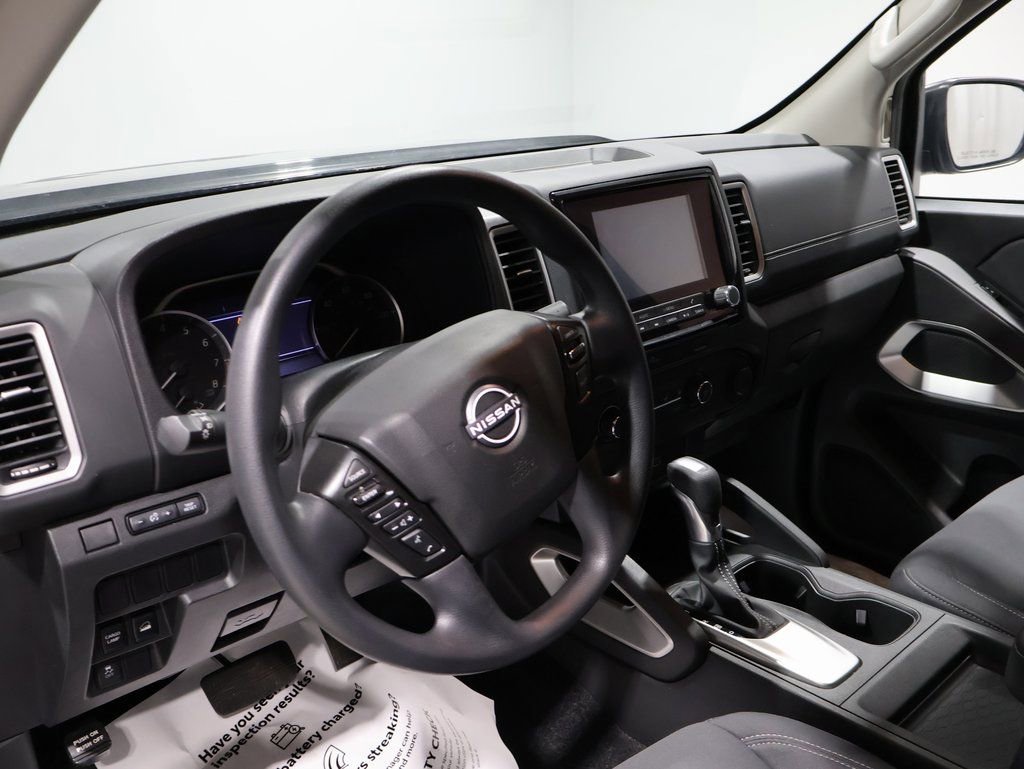 Used 2024 Nissan Frontier SV image 16