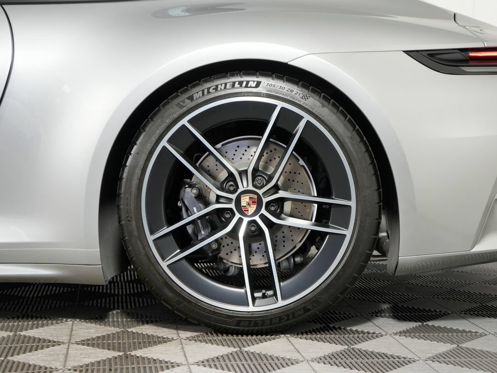 Certified 2025 Porsche 911 Carrera T RWD image 17