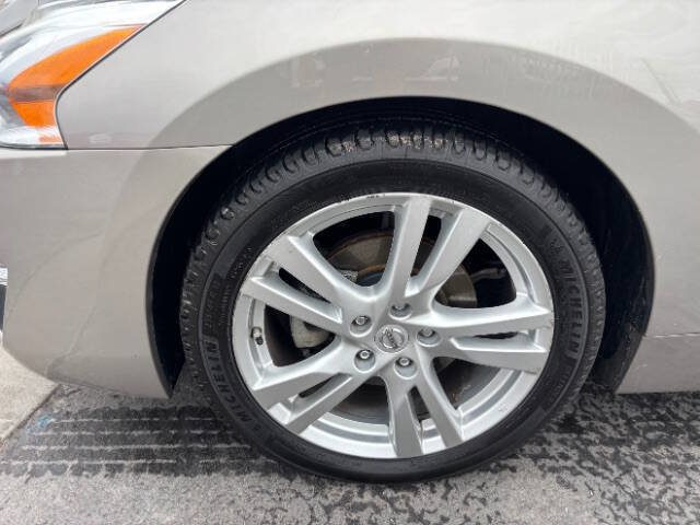 Used 2015 Nissan Altima 3.5 SL FWD image 9