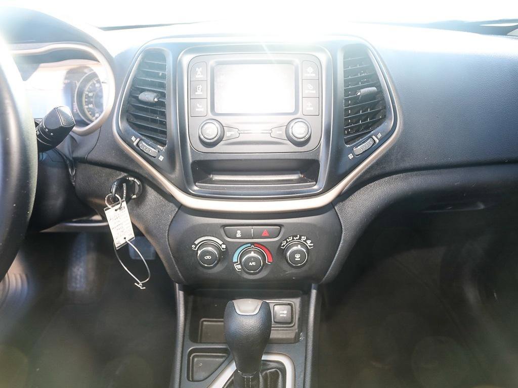 Used 2017 Jeep Cherokee Sport image 15