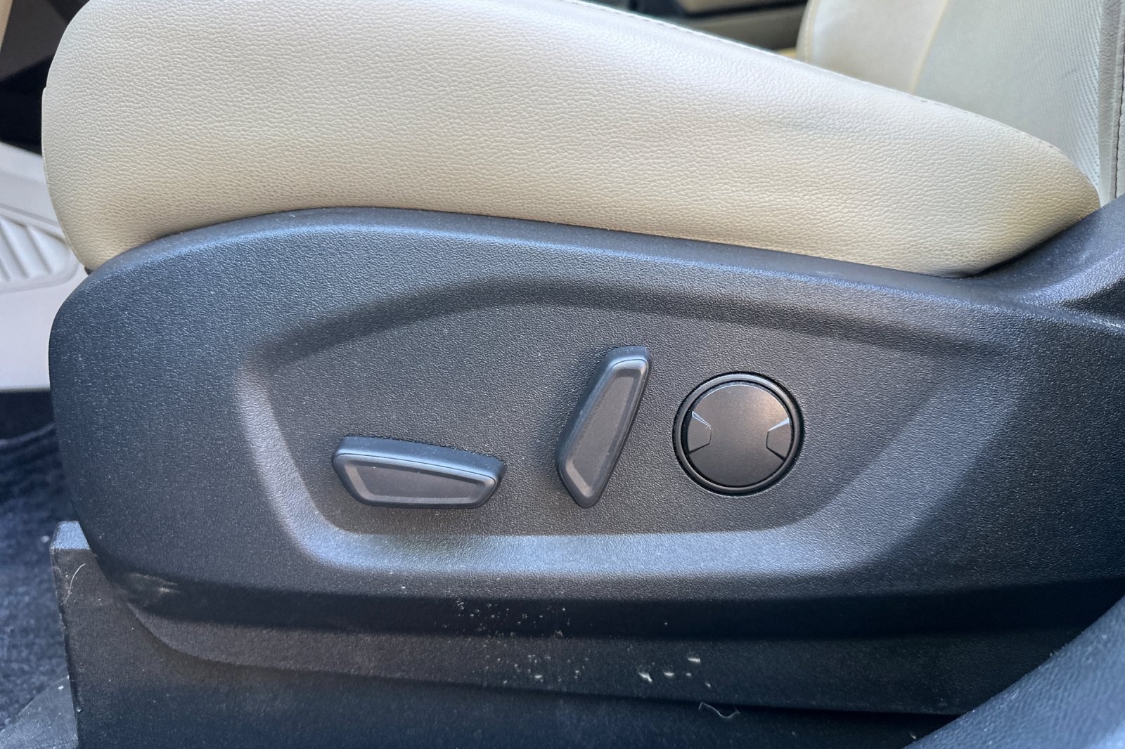 Used 2020 Ford Edge Titanium w/ Equipment Group 301A FWD image 13