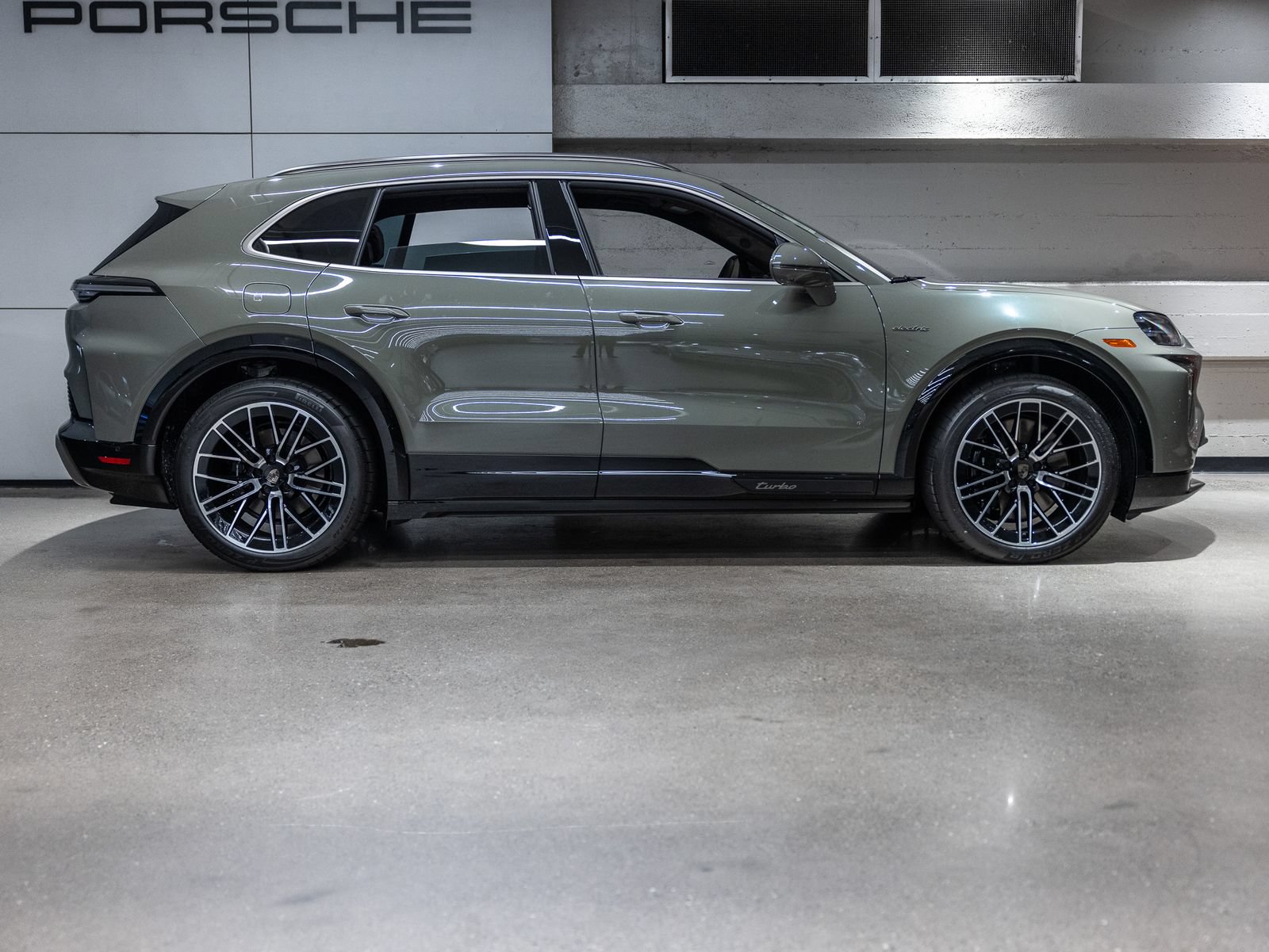 New 2026 Porsche Cayenne Turbo AWD/4WD image 9