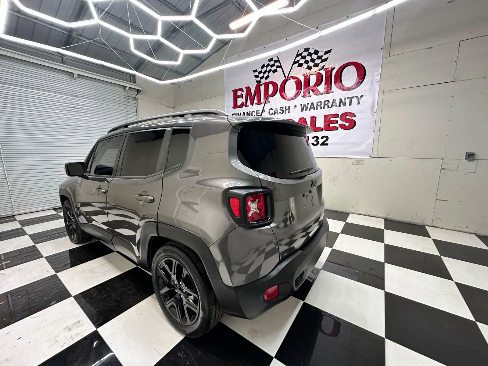 Used 2017 Jeep Renegade Altitude image 5