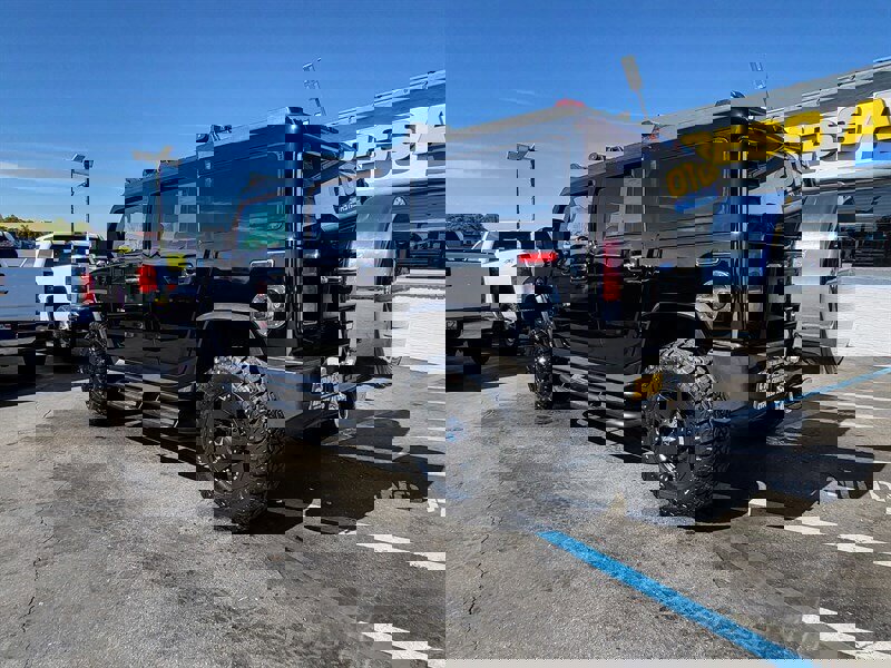 Used 2003 HUMMER H2 w/ Preferred Equipment Group image 3