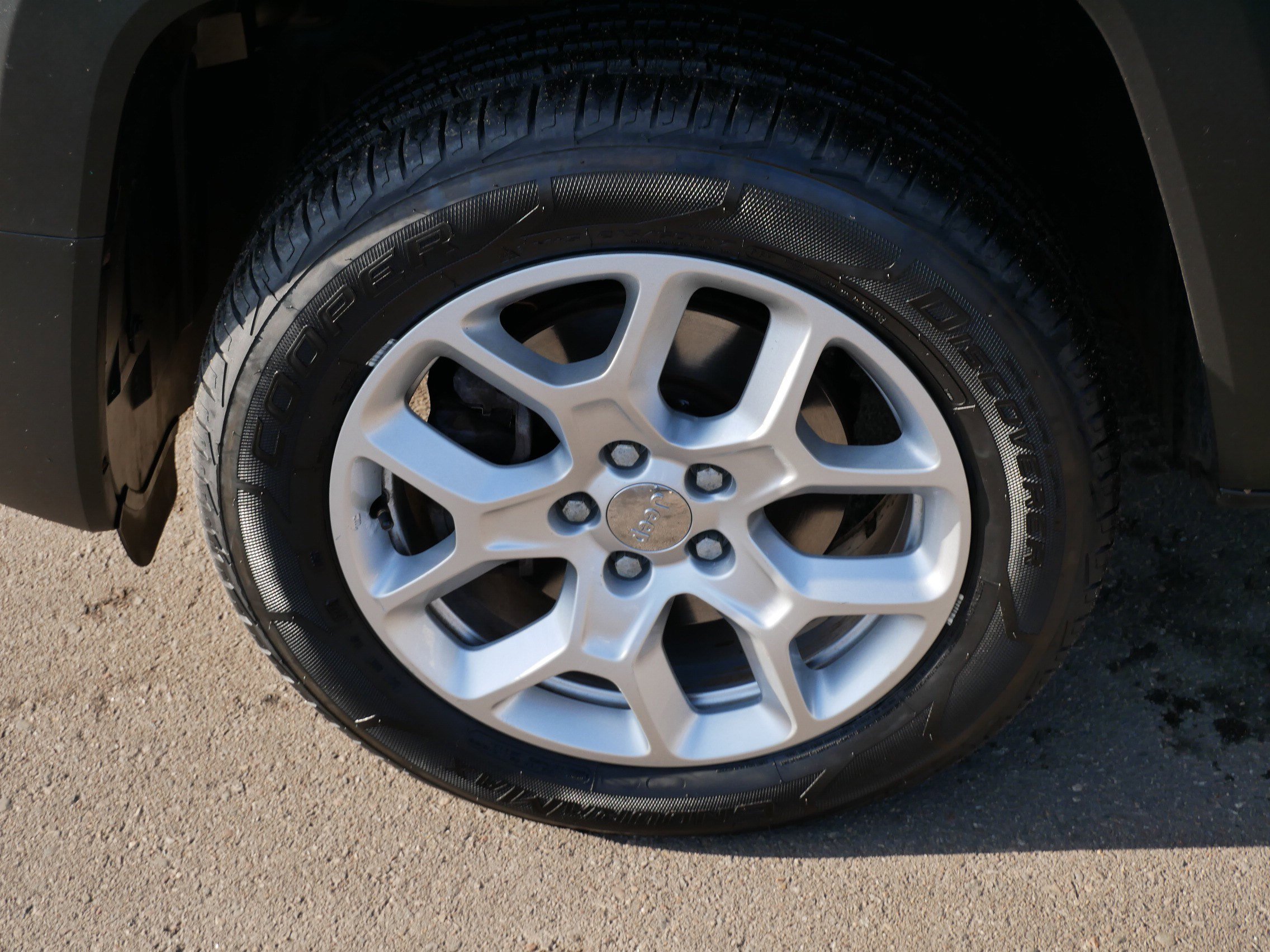 Used 2018 Jeep Renegade Latitude w/ Cold Weather Group image 15