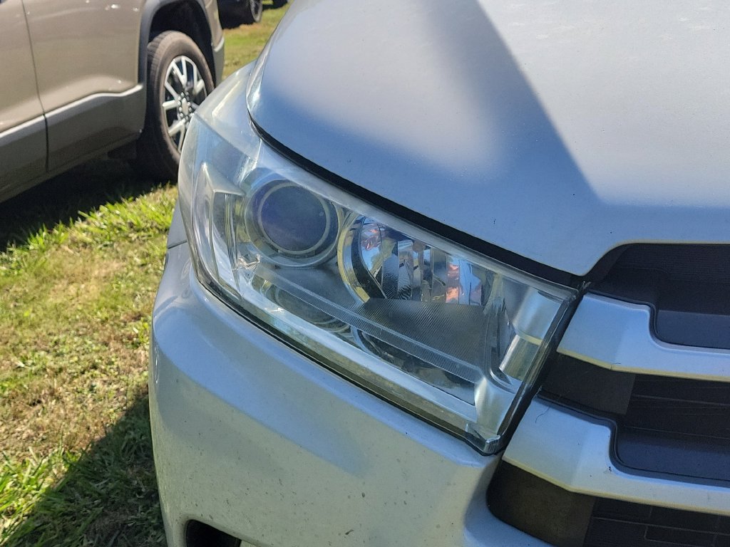 Used 2019 Toyota Highlander Plus AWD/4WD image 7