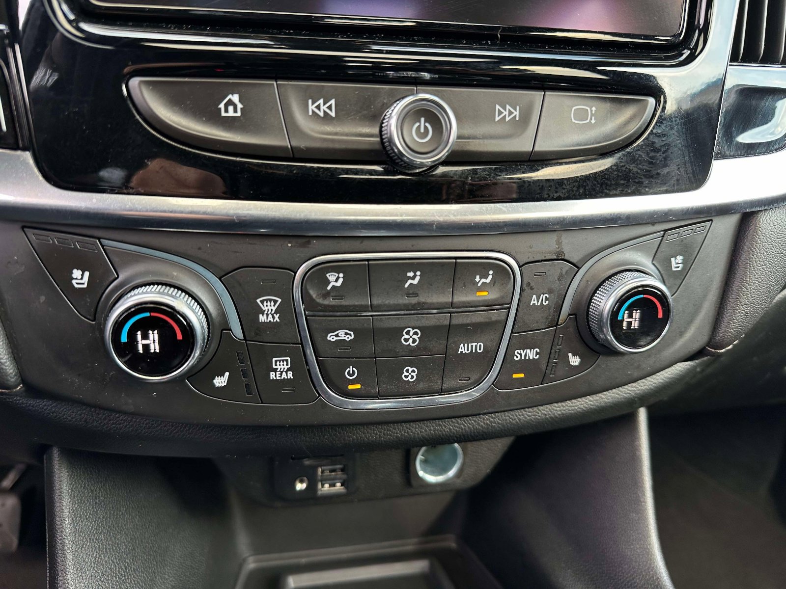 Used 2022 Chevrolet Traverse High Country image 31