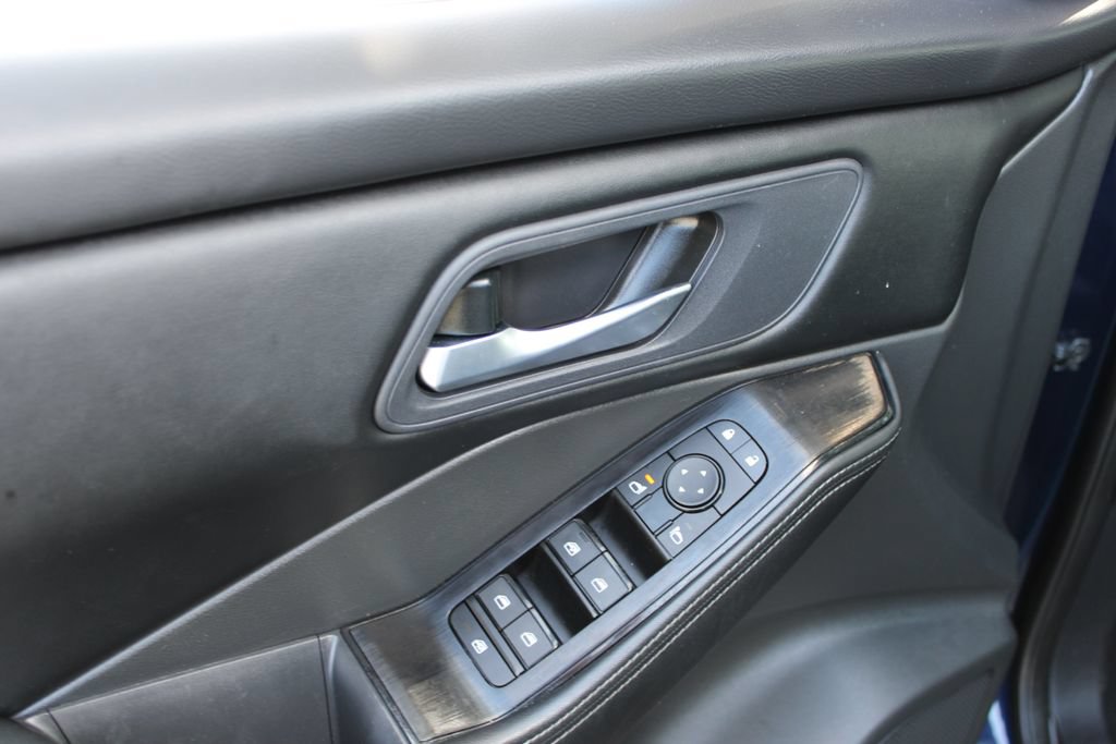 Used 2024 Nissan Rogue SV FWD image 12
