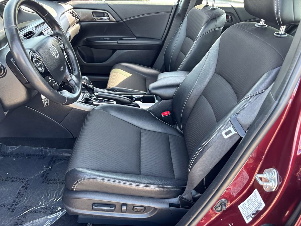 Used 2017 Honda Accord Sport image 16