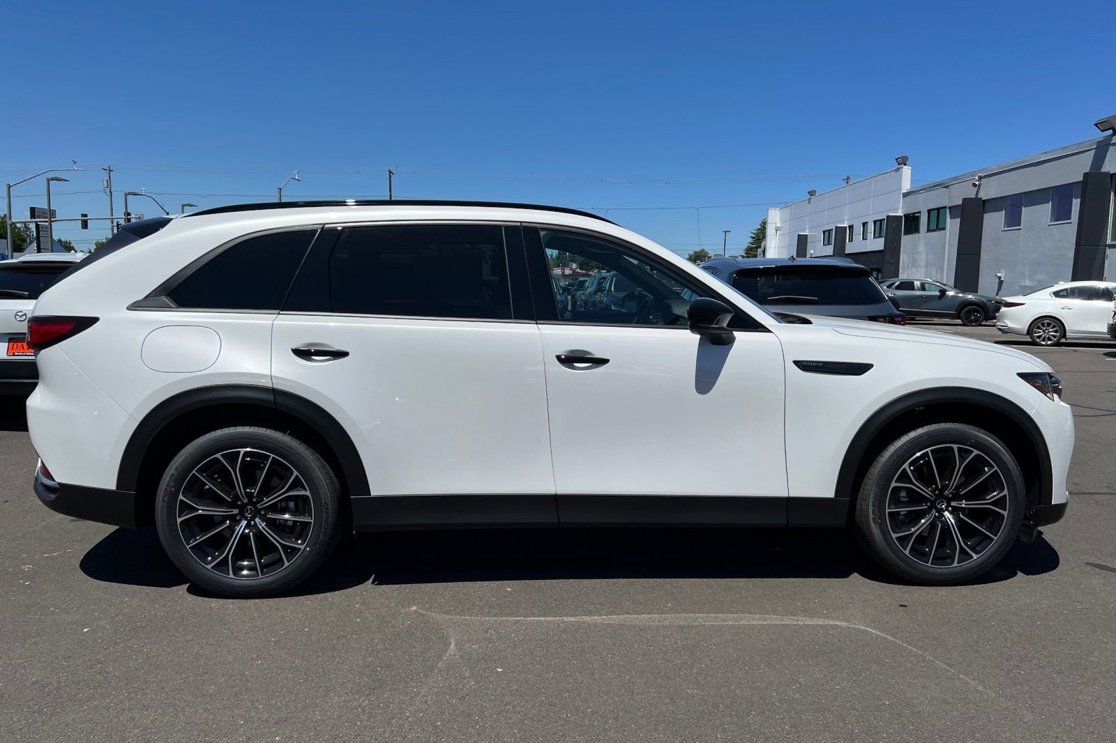 Used 2025 MAZDA CX-70 Plug-In Hybrid w/ Premium Plus AWD/4WD image 3