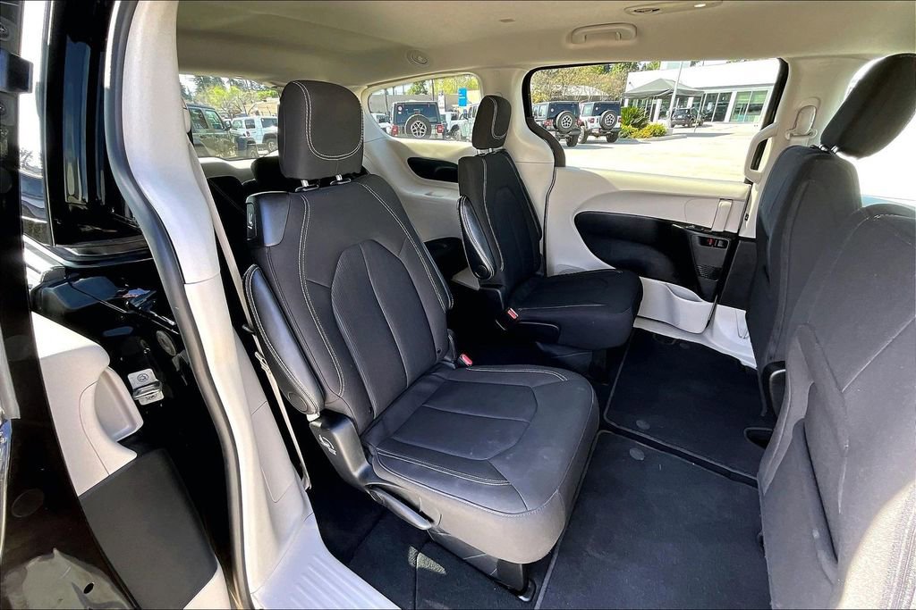 Certified 2024 Chrysler Voyager LX image 18