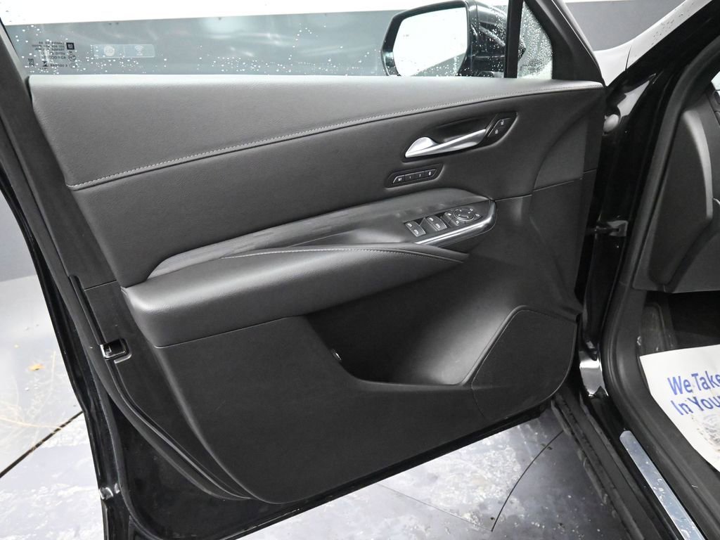 Used 2025 Cadillac XT4 Premium Luxury image 29