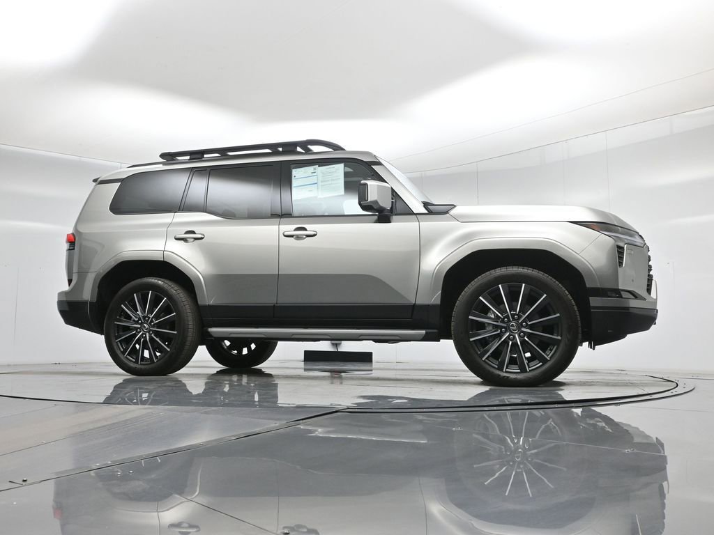 Used 2025 Lexus GX 550 w/ Accessory Package (2T) image 3