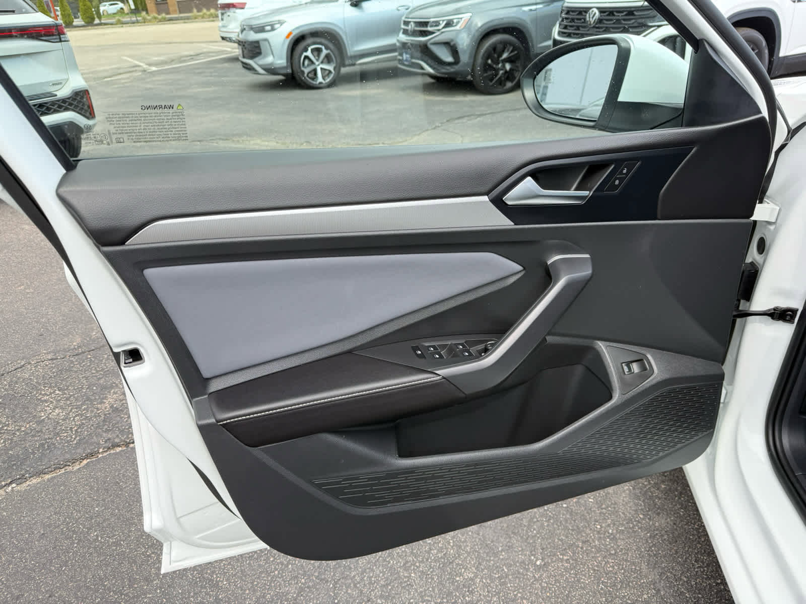 Used 2026 Volkswagen Jetta SE FWD image 17