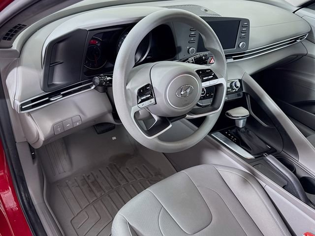 Used 2023 Hyundai Elantra SEL w/ Preferred Accessory Package image 9