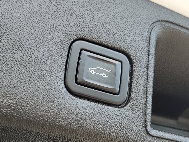 Used 2022 GMC Terrain SLE w/ Driver Convenience Package FWD image 39