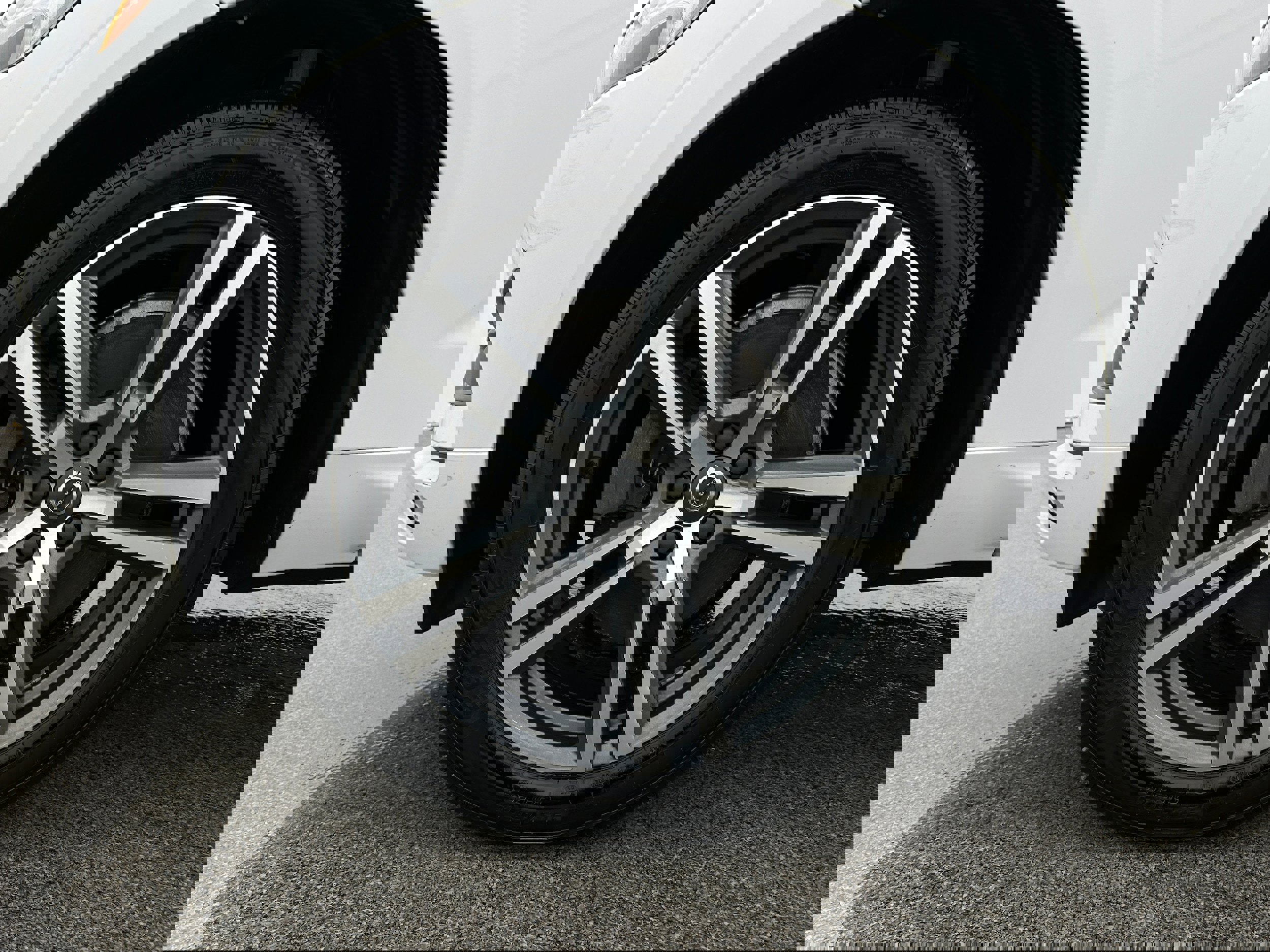 Used 2020 Volvo XC60 T6 Momentum image 36